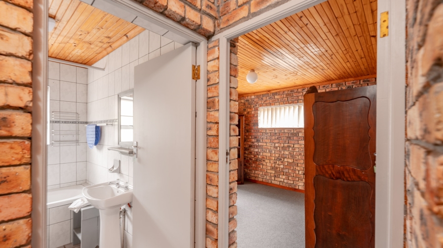 To Let 1 Bedroom Property for Rent in Struisbaai Western Cape